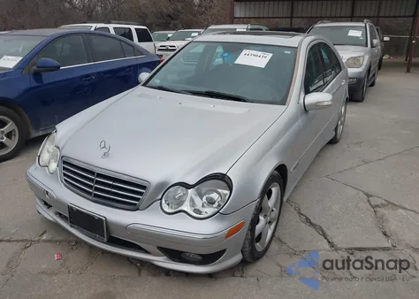2006 Mercedes-Benz C 230 Sport z USA, uszkodzony, nr VIN WDBRF52H46A907597
